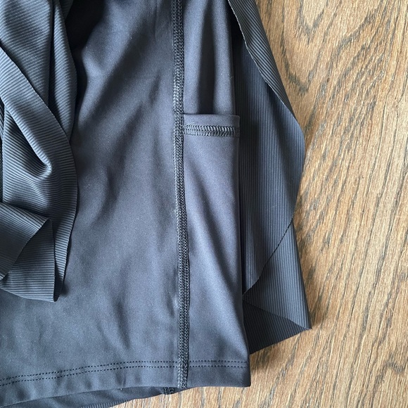 Athleta Women’s Black Athletic Shorts W Inner Spandex With Pockets Size Large - Picture 7 of 9